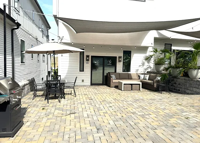 2Mi Downtown Hot Tub Balcony 4 King Beds